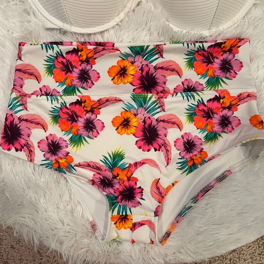 NWT Victorias Secret Pink Swim Suit/Bikini | Size L/XL | White/Floral Tropical - Picture 3 of 11